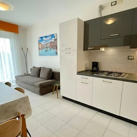 Luminous Flat With Balcony Lejlighed *