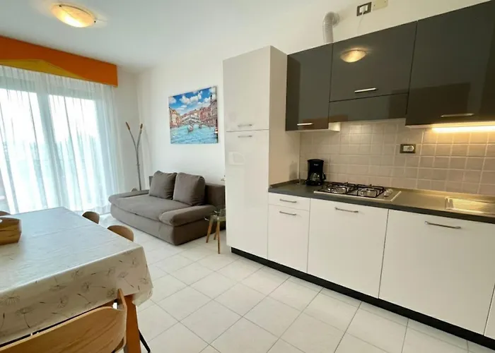 Luminous Flat With Balcony Appartement *